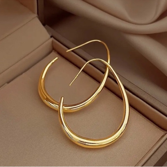 Gold Hoop Minimalist Earrings - Picture 2 of 4